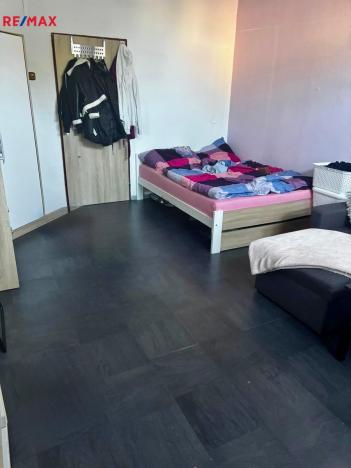 Prodej bytu 1+1, Karlovy Vary - Rybáře, nám. 17. listopadu, 33 m2