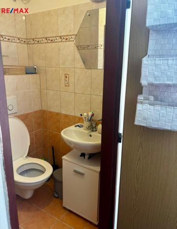 Prodej bytu 1+1, Karlovy Vary - Rybáře, nám. 17. listopadu, 33 m2