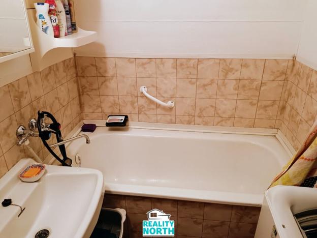 Prodej bytu 2+1, Hostinné, Sídliště, 45 m2