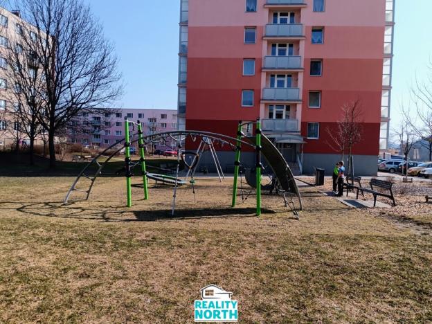 Prodej bytu 2+1, Hostinné, Sídliště, 45 m2