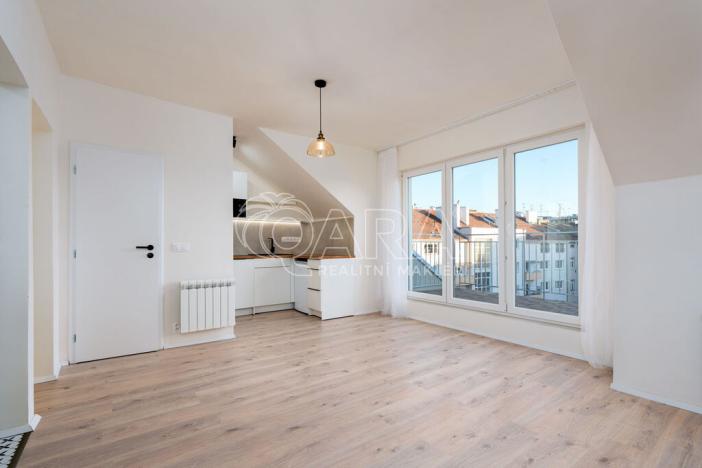 Pronájem bytu 1+1, Praha, U parního mlýna, 39 m2