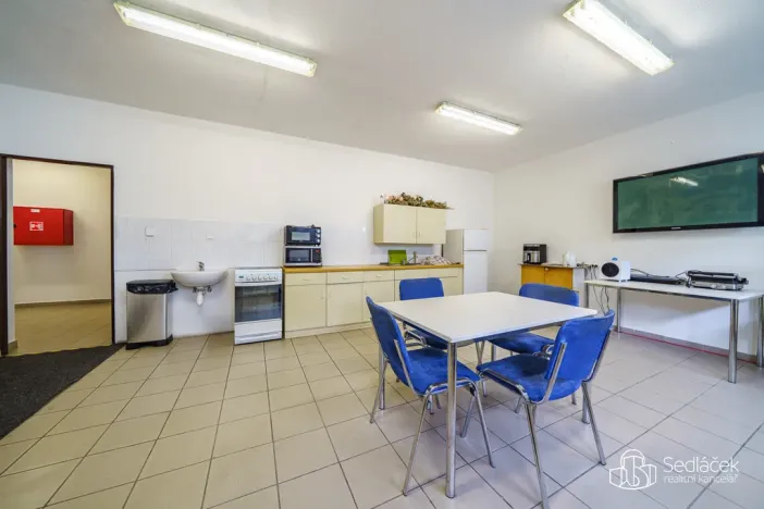 Prodej výrobních prostor, Krásno, Kladenská, 4900 m2