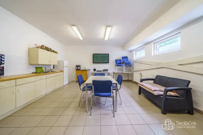 Prodej výrobních prostor, Krásno, Kladenská, 4900 m2