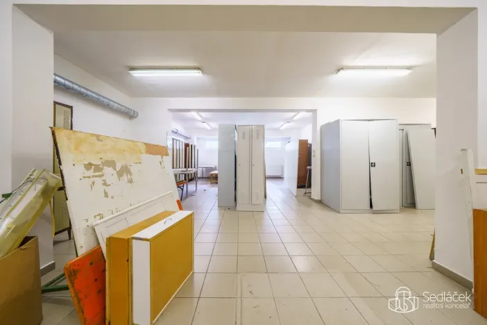 Prodej výrobních prostor, Krásno, Kladenská, 4900 m2
