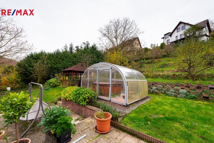 Prodej vily, Měchenice, Hlavní, 330 m2