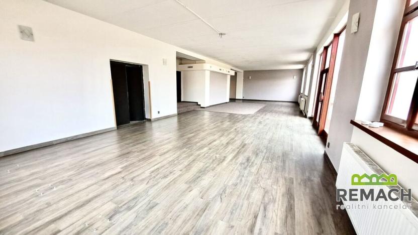 Pronájem obchodního prostoru, Kunovice, náměstí Svobody, 170 m2