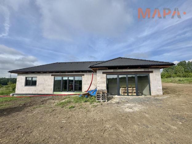 Prodej rodinného domu, Černovice, 279 m2