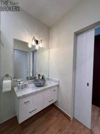 Prodej bytu 3+1, Coxen Hole, Roatán, Honduras, 139 m2