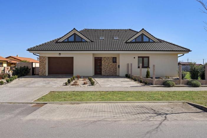 Prodej rodinného domu, Hrádek, 281 m2