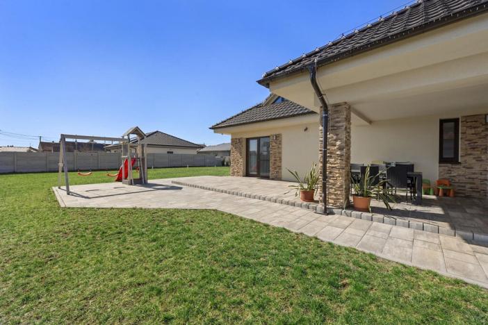 Prodej rodinného domu, Hrádek, 281 m2