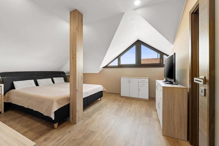 Prodej rodinného domu, Hrádek, 281 m2