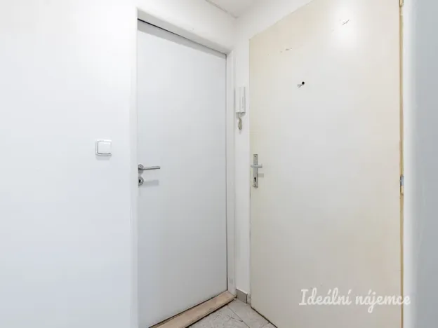 Pronájem bytu 1+kk, Praha - Vršovice, Petrohradská, 24 m2