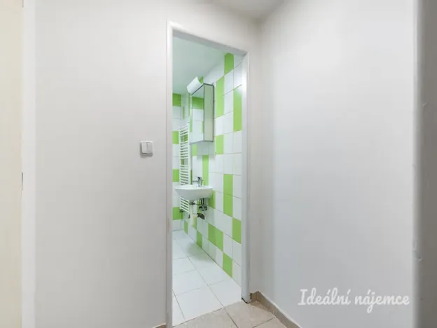 Pronájem bytu 1+kk, Praha - Vršovice, Petrohradská, 24 m2