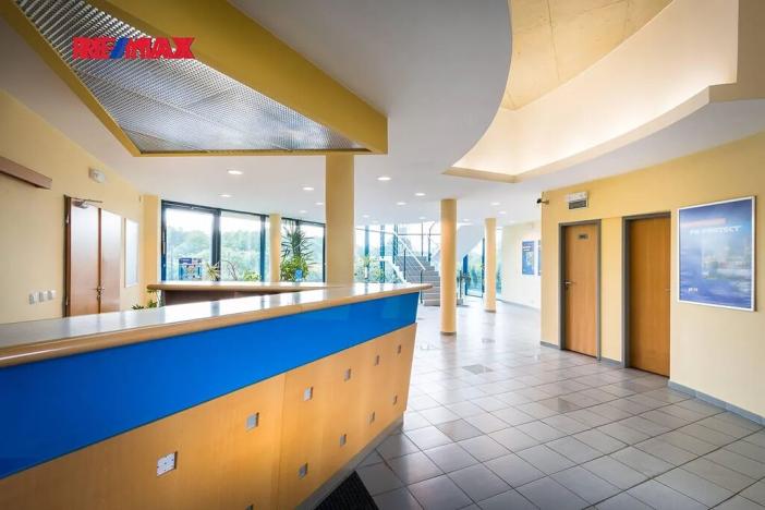 Prodej kanceláře, Strančice, 2325 m2