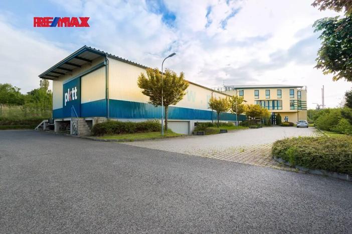 Prodej kanceláře, Strančice, 2325 m2