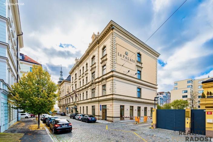 Pronájem garážového stání, Praha - Vinohrady, U Zvonařky, 15 m2