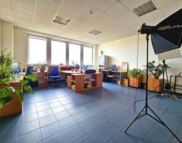 Pronájem kanceláře, Praha - Čakovice, Cukrovarská, 714 m2