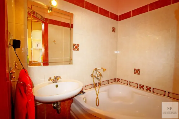 Pronájem bytu 1+1, Karlovy Vary, Jízdárenská, 42 m2