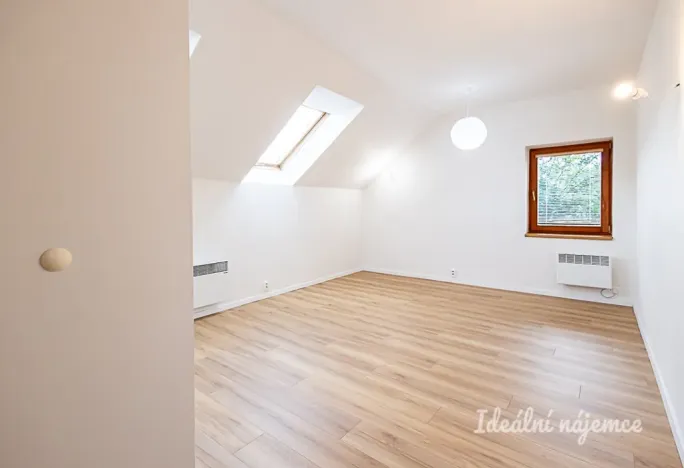 Pronájem bytu 6+kk a větší, Praha - Královice, K Uhříněvsi, 221 m2