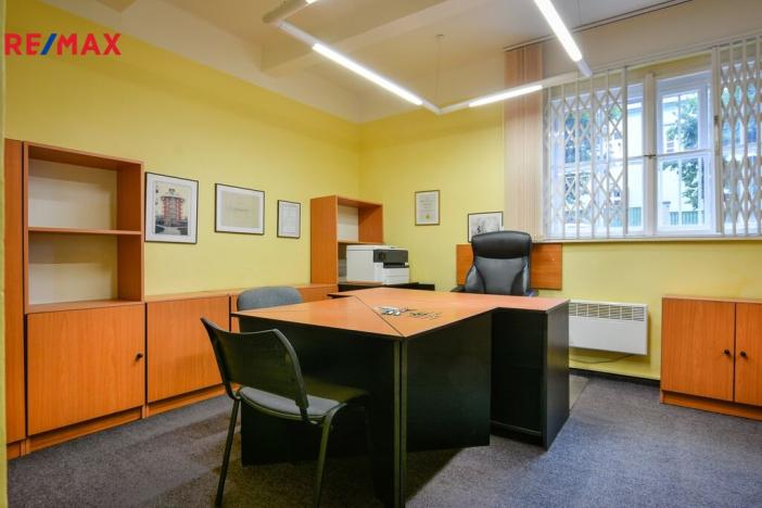 Pronájem kanceláře, Praha - Bubeneč, Bubenečská, 49 m2