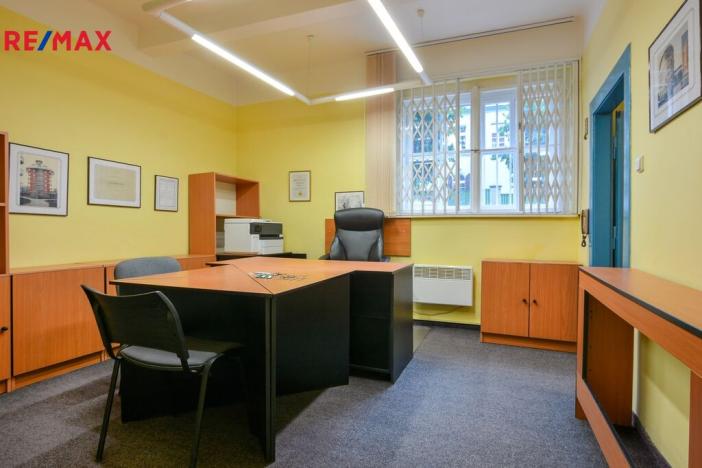 Pronájem kanceláře, Praha - Bubeneč, Bubenečská, 49 m2