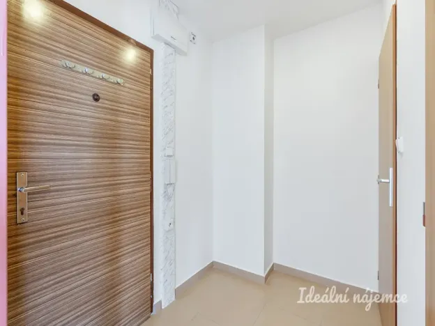 Pronájem bytu 1+kk, Praha - Troja, Mazurská, 30 m2