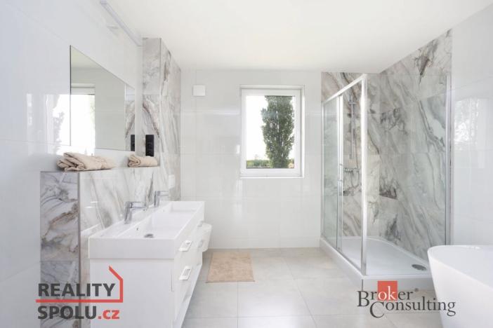 Prodej rodinného domu, Pečky - Velké Chvalovice, Za Statkem, 166 m2