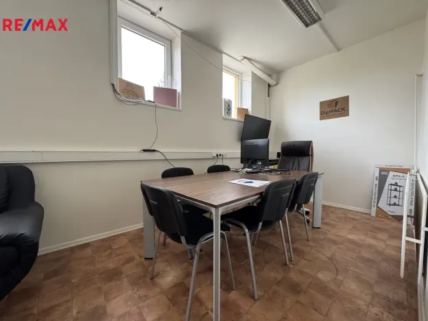 Prodej výrobních prostor, Věžky, 2322 m2