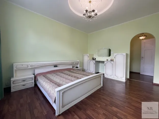 Pronájem bytu 4+1, Karlovy Vary, Bulharská, 125 m2