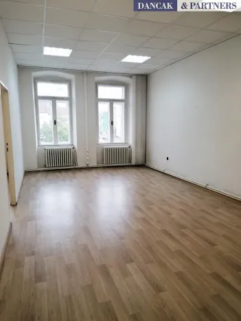 Pronájem kanceláře, Frýdek-Místek, Zámecké nám., 84 m2