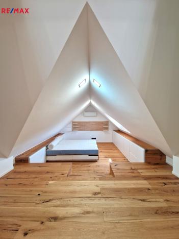 Pronájem vily, Praha - Braník, Branická, 676 m2