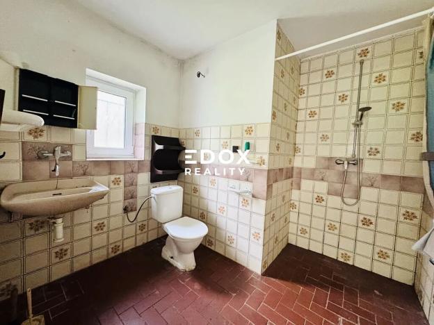 Prodej rodinného domu, Vlkaneč, 244 m2