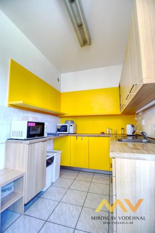 Pronájem obchodního prostoru, Hradec Králové - Kukleny, Kudrnova, 200 m2