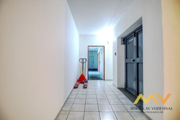 Pronájem obchodního prostoru, Hradec Králové - Kukleny, Kudrnova, 200 m2