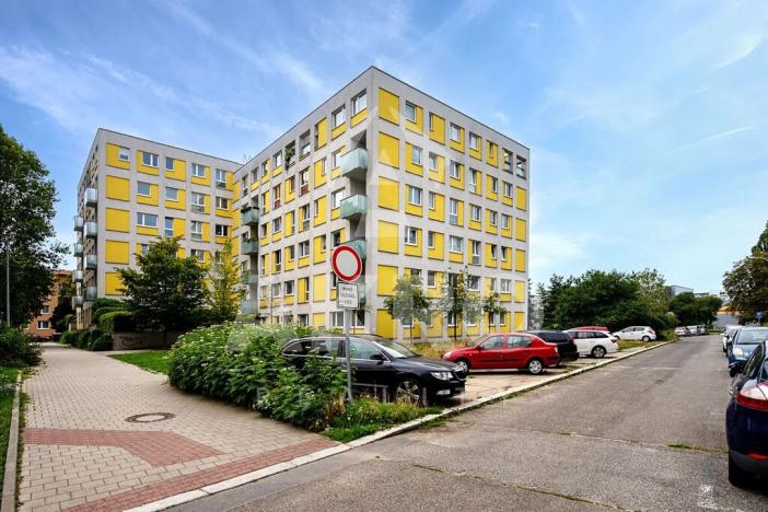 Pronájem garážového stání, Praha - Libeň, U Slovanky, 15 m2