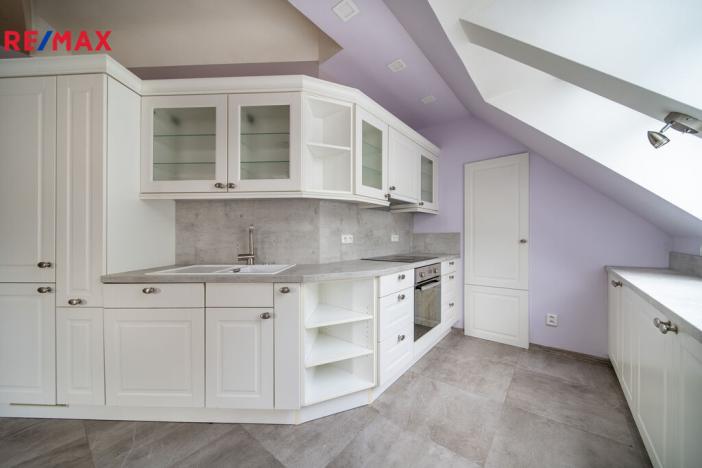 Prodej bytu 6+kk a větší, Karlovy Vary, Na Vyhlídce, 144 m2