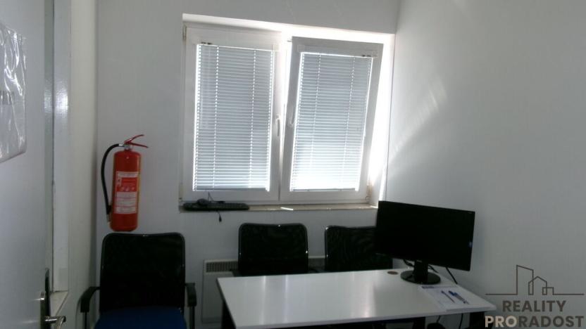 Pronájem kanceláře, Brno - Zábrdovice, 420 m2