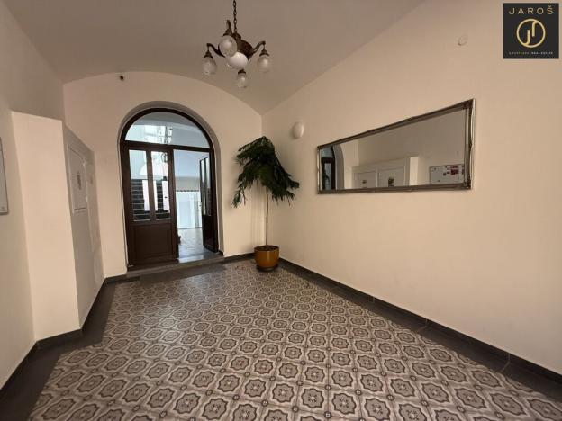 Pronájem kanceláře, Praha - Vinohrady, Sarajevská, 48 m2