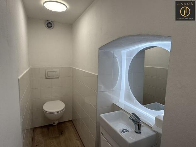 Pronájem kanceláře, Praha - Vinohrady, Sarajevská, 48 m2