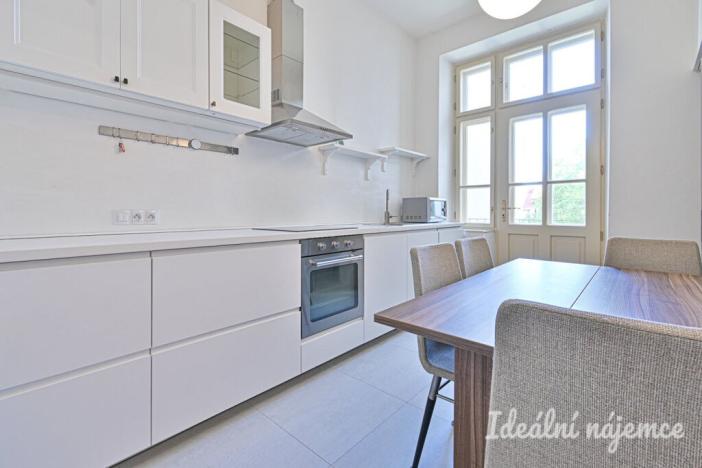 Pronájem bytu 3+1, Brno, Čápkova, 97 m2