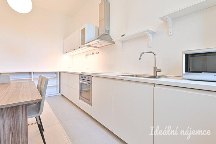 Pronájem bytu 3+1, Brno, Čápkova, 97 m2