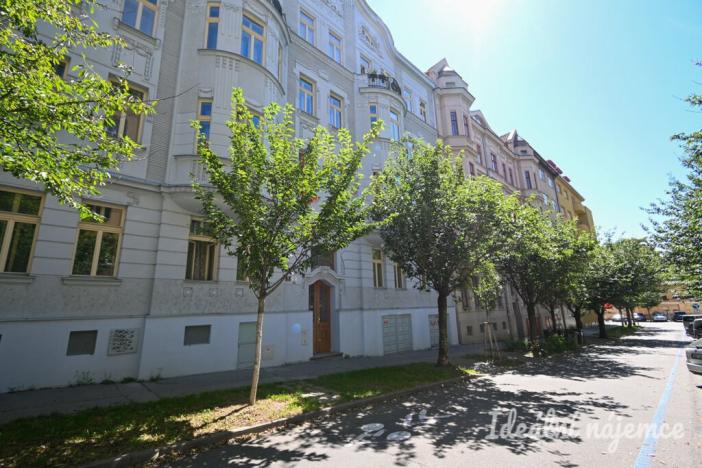 Pronájem bytu 3+1, Brno, Čápkova, 97 m2
