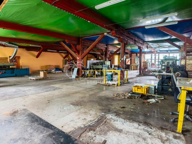 Prodej komerční nemovitosti, Liteň, 3293 m2