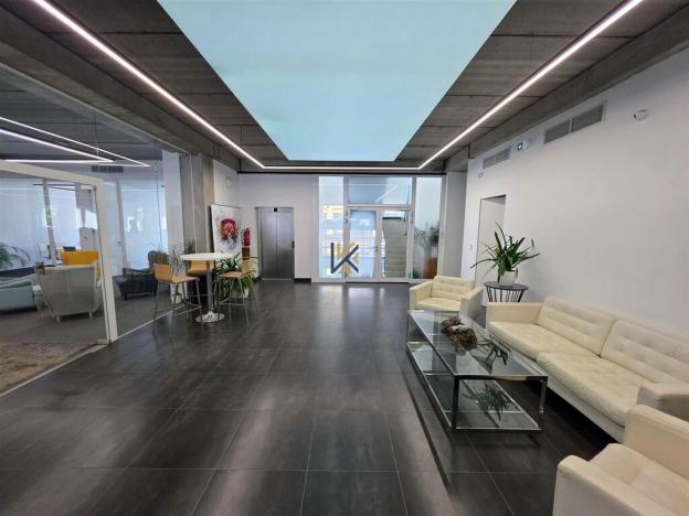 Pronájem kanceláře, Praha - Vysočany, Poděbradská, 900 m2