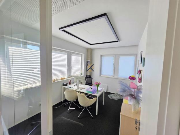 Pronájem kanceláře, Praha - Vysočany, Poděbradská, 900 m2