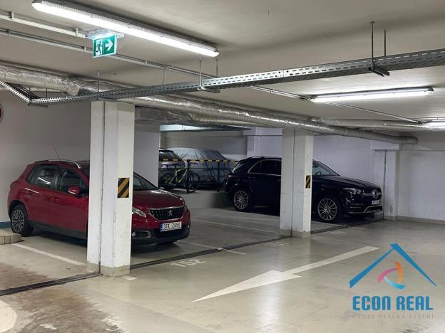 Pronájem garážového stání, Jesenice, Nákupní, 12 m2