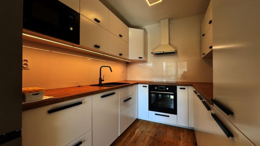 Pronájem bytu 4+kk, Jesenice, Lomená, 81 m2