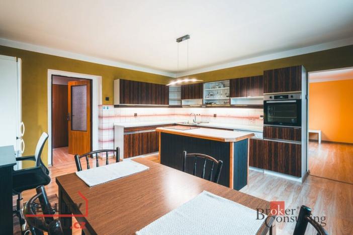 Prodej rodinného domu, Litohlavy, 340 m2