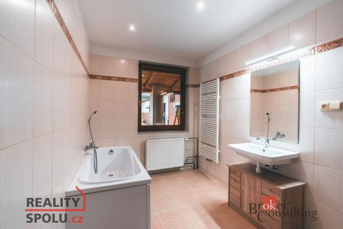Prodej rodinného domu, Litohlavy, 340 m2