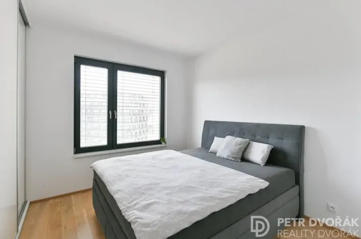 Pronájem bytu 2+kk, Praha - Karlín, Sokolova, 58 m2